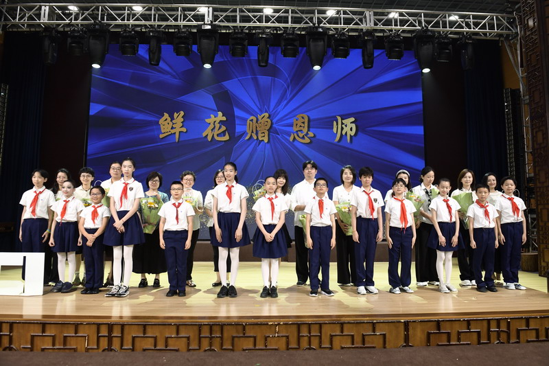 1782798914626615.jpg 鲜花增恩师.jpg